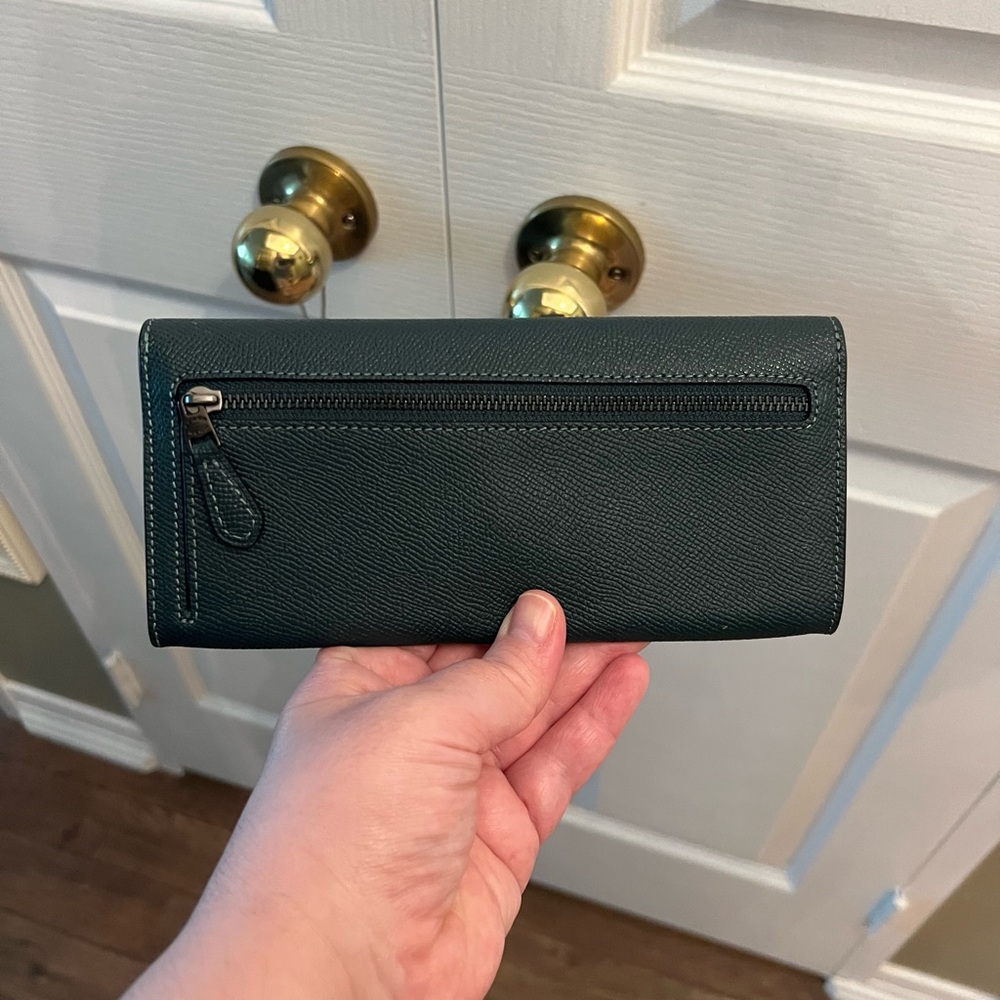 Coach GREEN Leather Wallet. Like new condition. - Picture 2 of 3